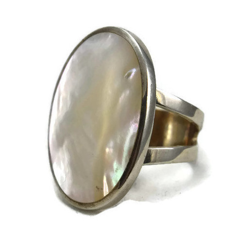 Oval Pearl Ring