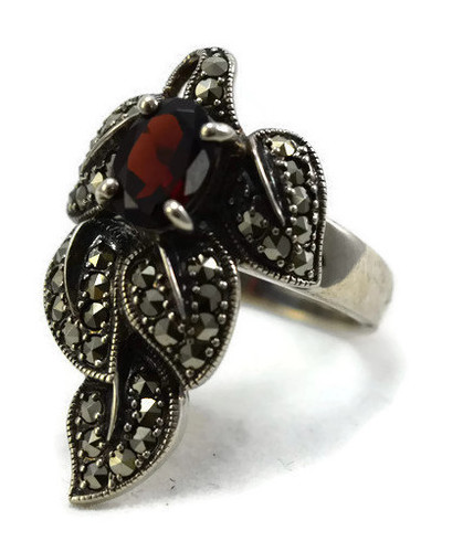 Garnet and Marquise Leaves Ring