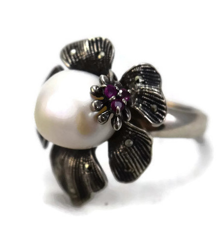 Pearl Flower Ring with Ruby