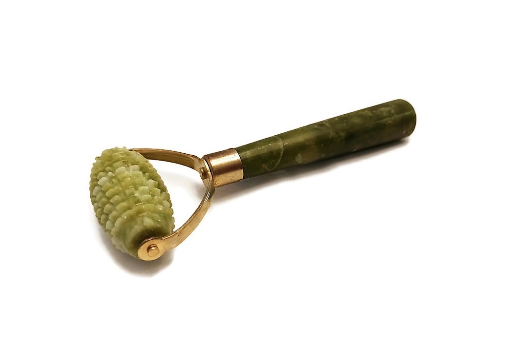 Large Toothed Jade Massager